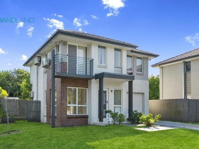 3 Bedroom Family Home With Community Pool Included!