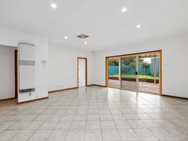 3 Bedroom Family Home with Multiple Living Areas FOR RENT!