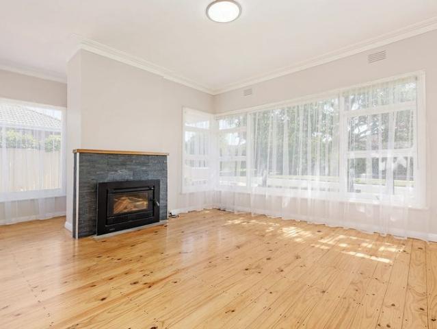 3 BEDROOM FAMILY HOME WITH QUALITY SHEDDING