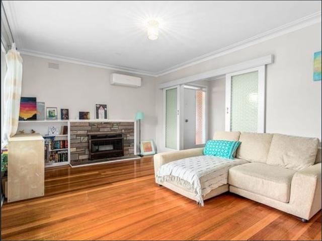 3 bedroom family home within walking distance to 24 hours Coles and Kmart