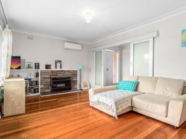 3 bedroom family home within walking distance to 24 hours Coles and Kmart