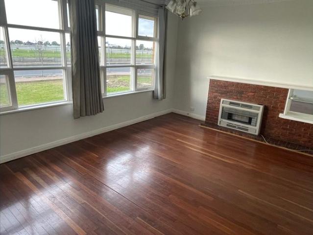 3 Bedroom Family House. Convenient location