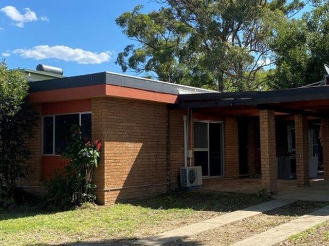 3 Bedroom Family Room In Quiet Location