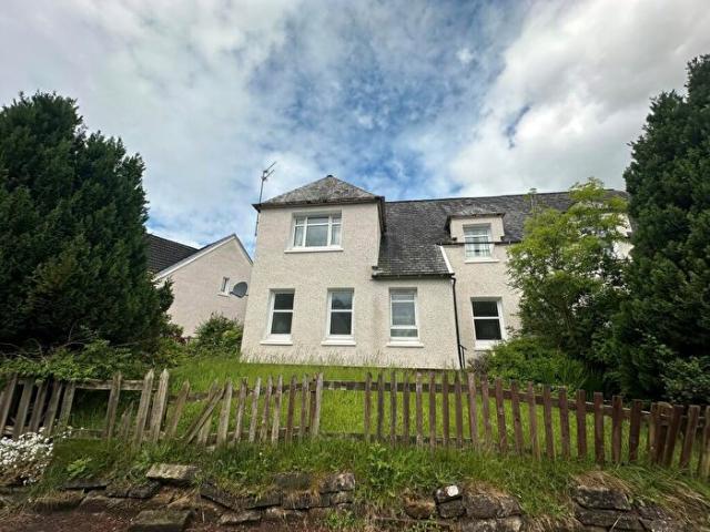 3 Bedroom Farm House To Rent In Birch Avenue, Clarkston, G76