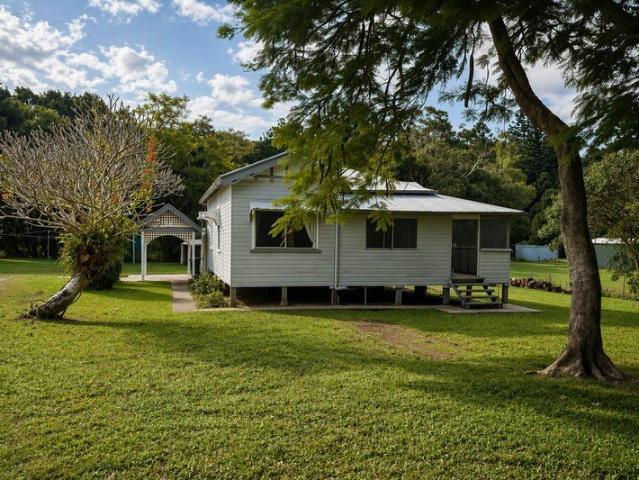 3 Bedroom Farmhouse on 1/4 acre in Sleepy Hollow
