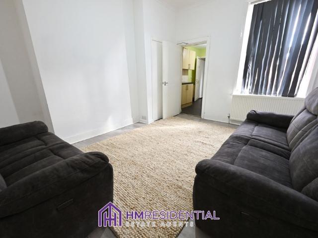 3 Bedroom First Floor Flat for rent on Longley Street, Newcastle Upon Tyne, Tyne and Wear, NE4 5EE from 11.09.2026 £1000.00 pcm