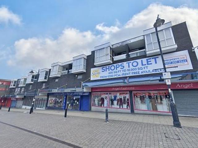 3 bedroom Flat To Let
