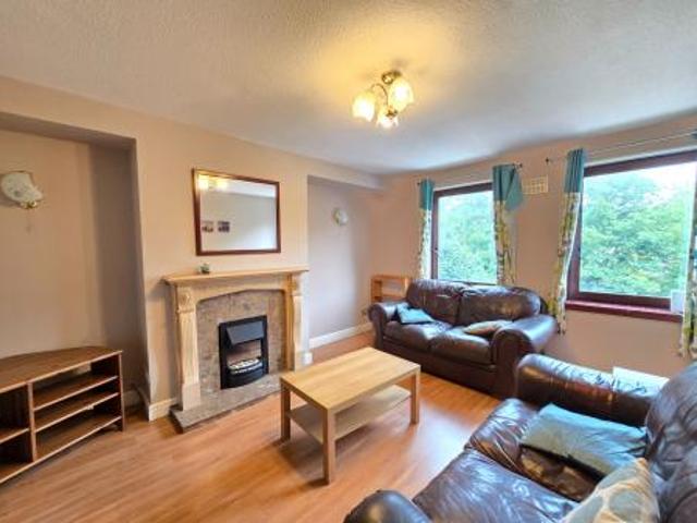 3 bedroom Flat To Let