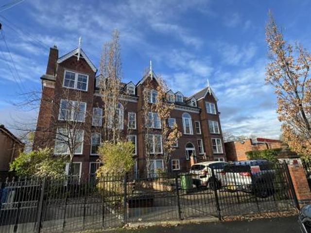 3 bedroom Flat To Let