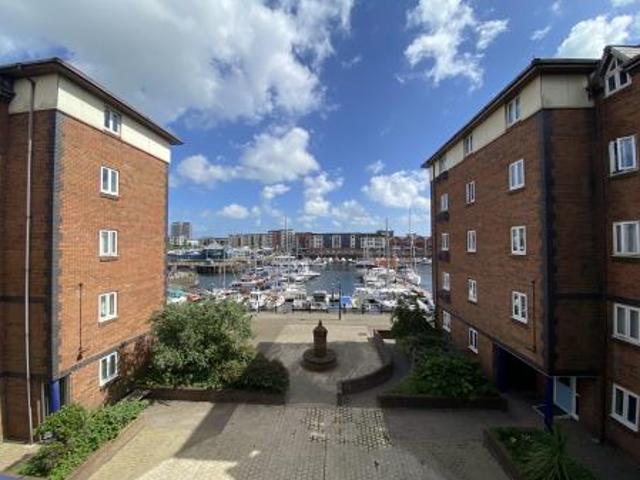 3 bedroom Flat To Let