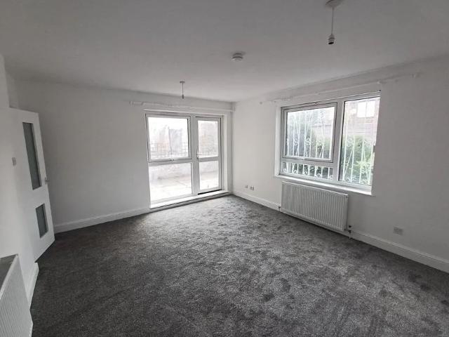3 bedroom flat to let