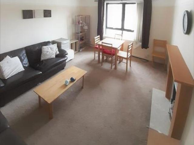 3 bedroom Flat To Let