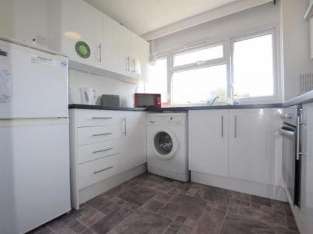 3 bedroom Flat To Let