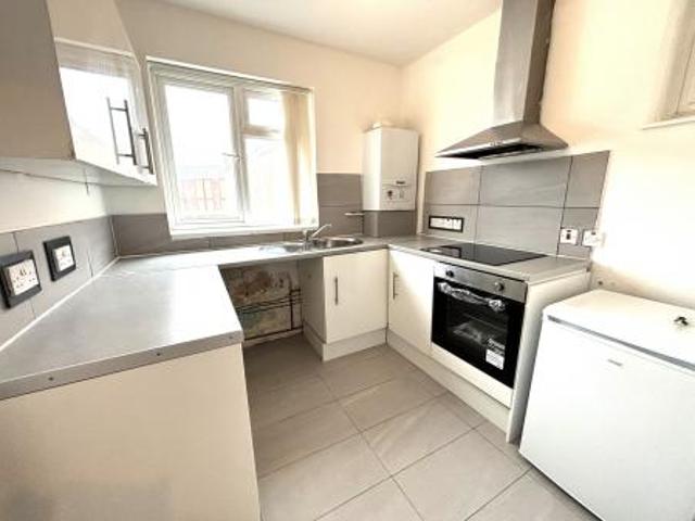3 bedroom Flat To Let