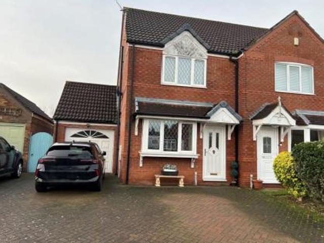 3 bedroom Flat To Let
