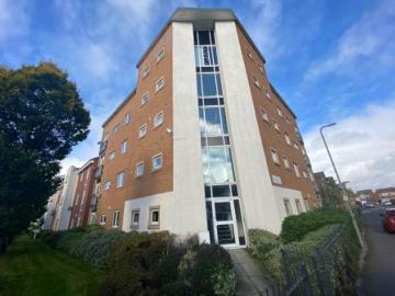 3 bedroom Flat To Let
