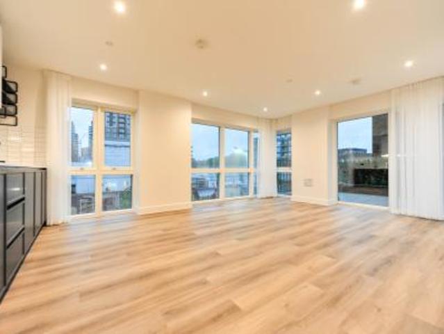 3 bedroom Flat To Let
