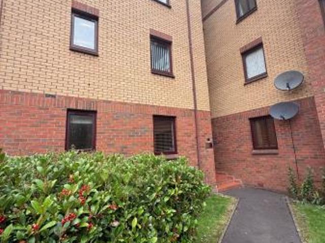 3 bedroom Flat To Let