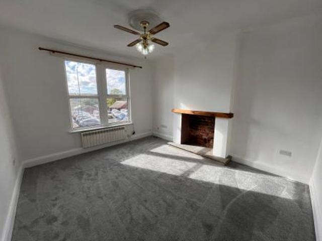 3 bedroom Flat To Let