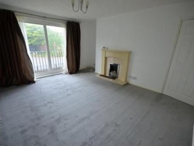 3 bedroom Flat To Let