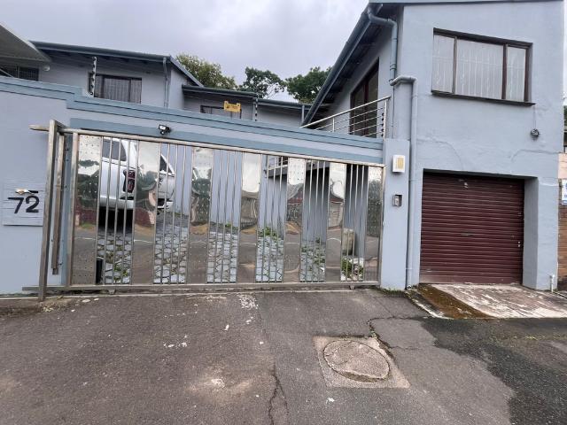 3 Bedroom Flat To Let in Carrington Heights