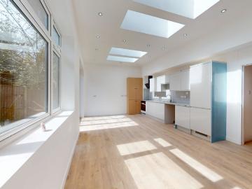 3 Bedroom Flat To Let In Croydon