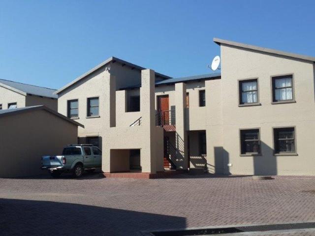 3 Bedroom Flat To Let in Brits Central