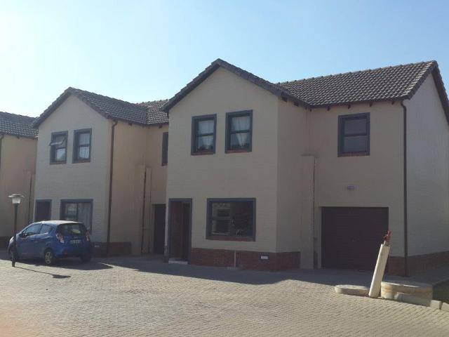 3 Bedroom Flat To Let in Brits Central