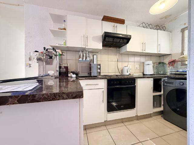 3 Bedroom Flat To Let in Meer En See