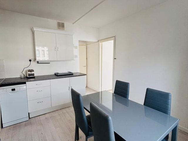 3 Bedroom Flat to Let in Near UCL University