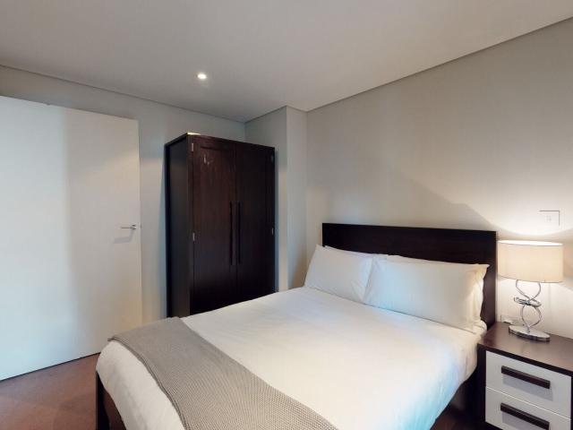 3 bedroom flat to rent on Merchant Square East, London