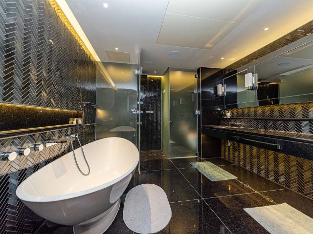 3 bedroom flat to rent on Moor Lane, London