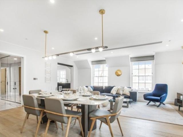 3 bedroom flat to rent on Mount Street, London