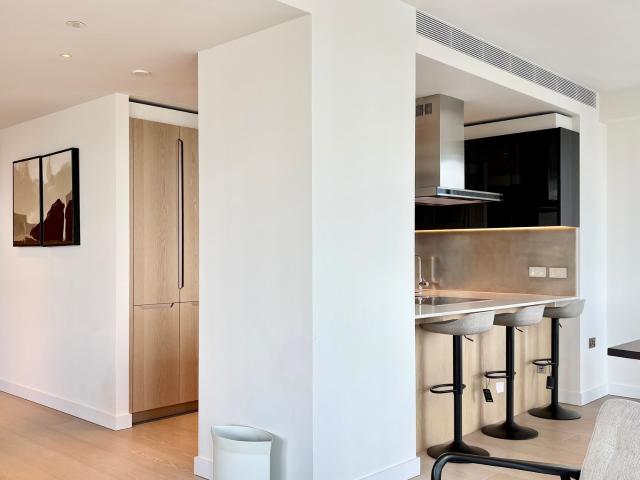3 bedroom flat to rent on Nine Elms Lane, London