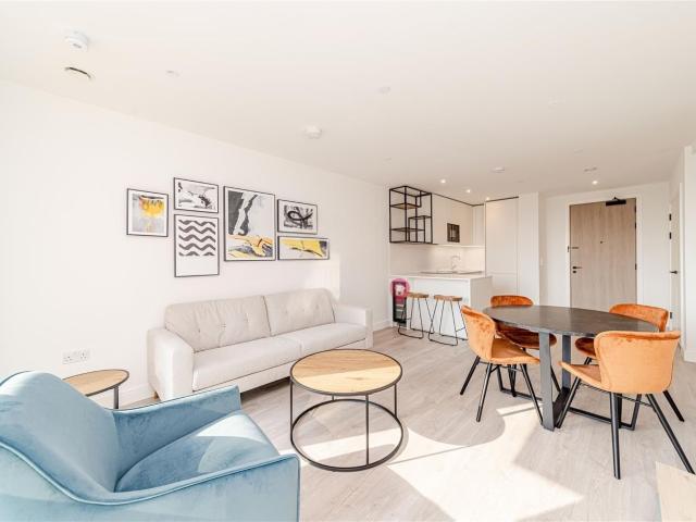 3 bedroom flat to rent on Belgrave Road, London
