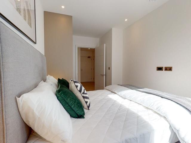 3 bedroom flat to rent on Cremer Street, London
