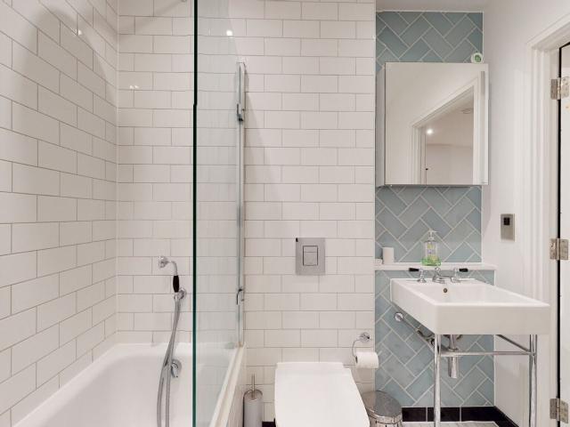 3 bedroom flat to rent on Cremer Street, London