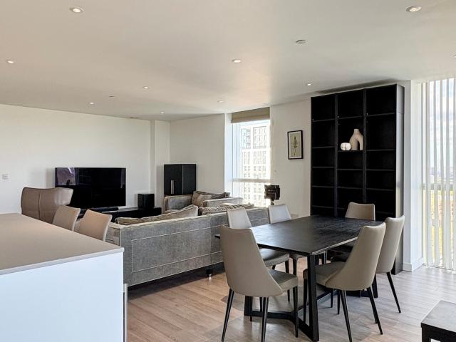 3 bedroom flat to rent on Devan Grove, London