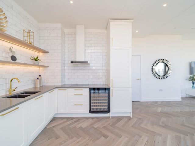 3 bedroom flat to rent on Gauging Square, London