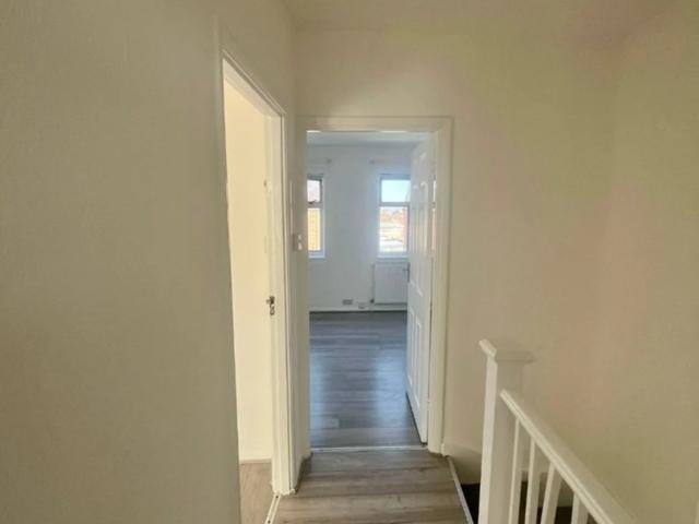 3 bedroom flat to rent on Hertford Road, London