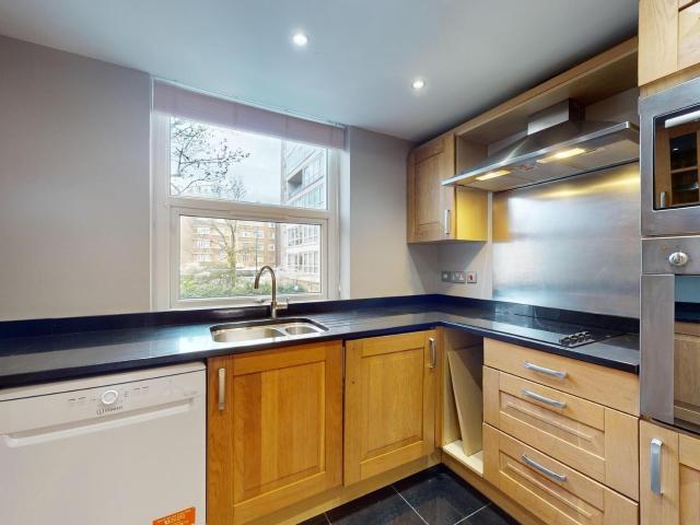 3 bedroom flat to rent on St. Johns Wood Park, London
