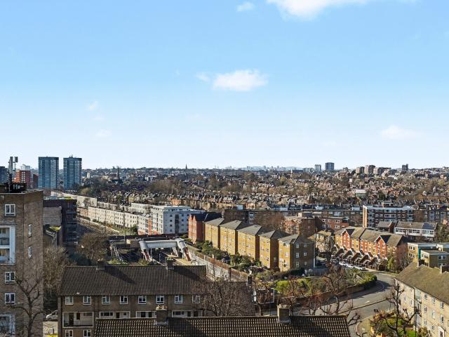3 bedroom flat to rent on St. Johns Wood Park, London