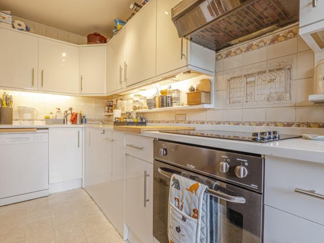 3 bedroom flat to rent on Semley Place, London