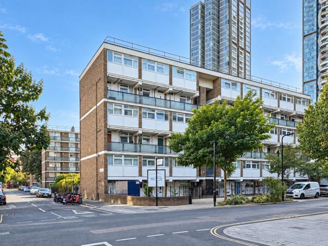 3 bedroom flat to rent on Thoresby Street, London