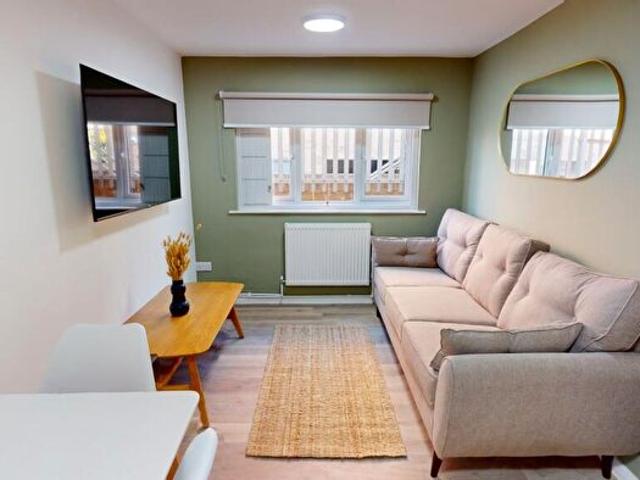 3 Bedroom Flat To Rent In A, Elm House, Cranmer Street, NG3