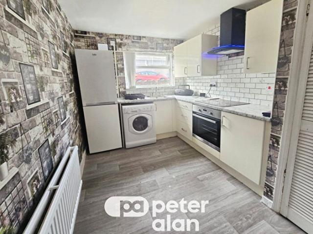 3 Bedroom Flat To Rent In Brondeg Crescent, Swansea, SA5
