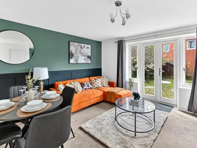 3 Bedroom Flat To Rent In Broughton Civil Parish, MK10