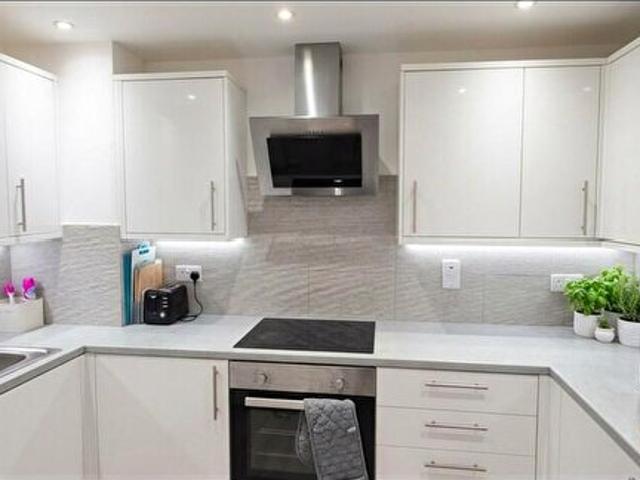 3 Bedroom Flat To Rent In Cumbernauld Road, Glasgow, G31