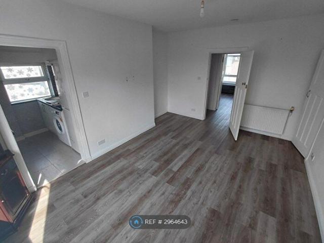 3 Bedroom Flat To Rent In Curtis Avenue, Glasgow, G44