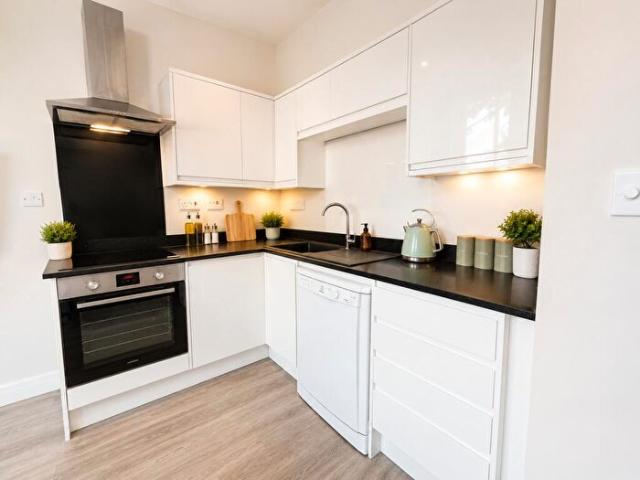 3 Bedroom Flat To Rent In Charnwood Grove, West Bridgford, Nottingham, NG2